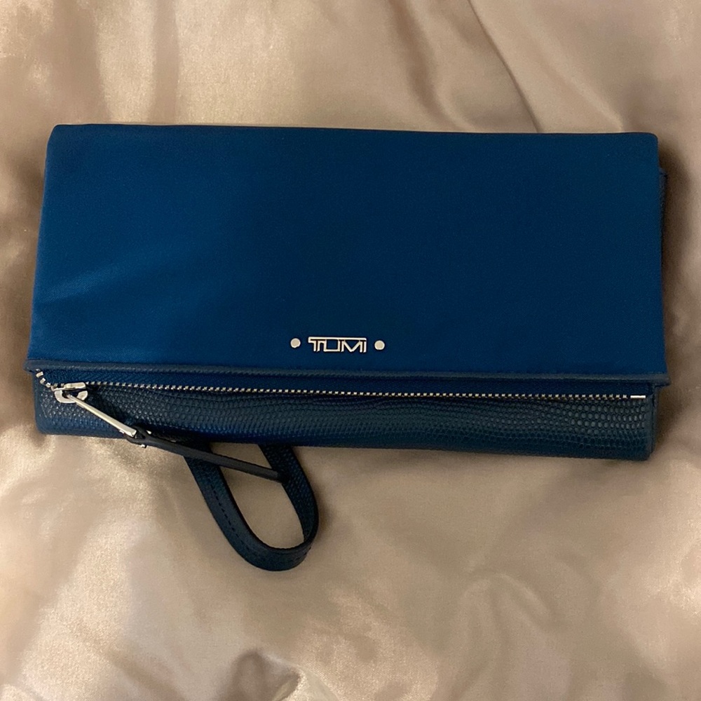 Tumi Voyager Travel Wallet